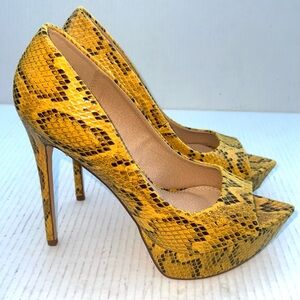 Liliana Yellow Snake Print Heels Sz. 7